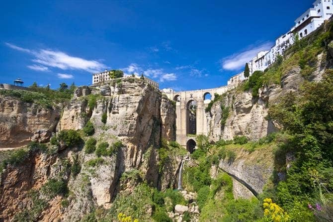 Ronda's Cliffside Cityscape