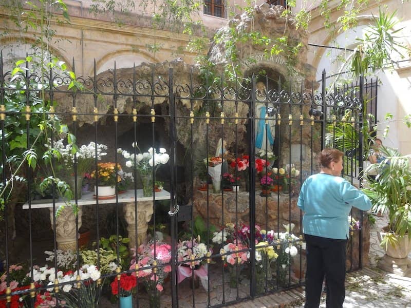 Catacombs Exploration