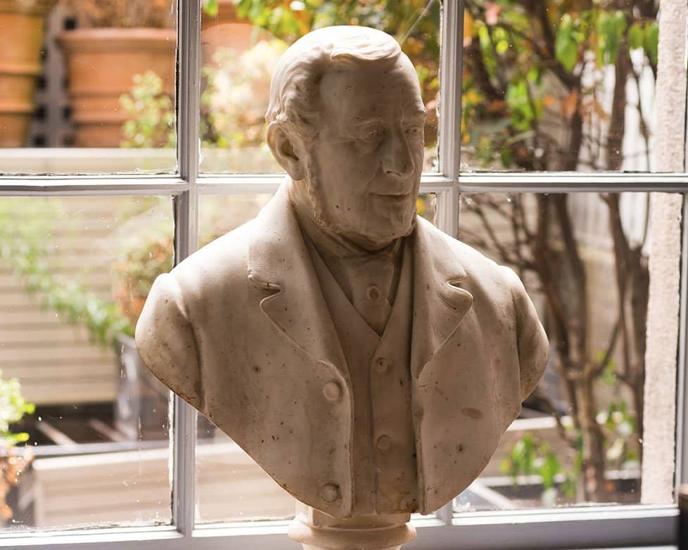 Stylish & Sophisticated Atmosphere