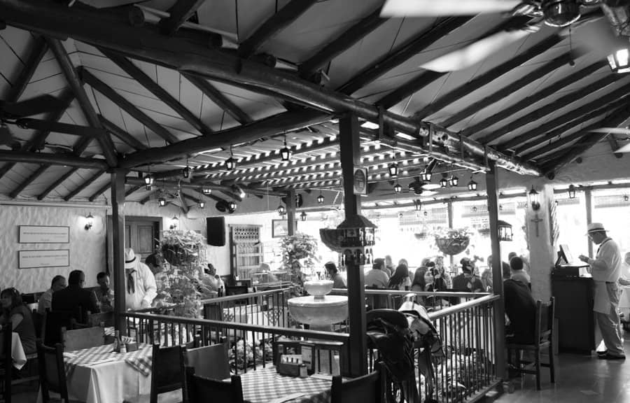 Warm & Joyful Ambiance