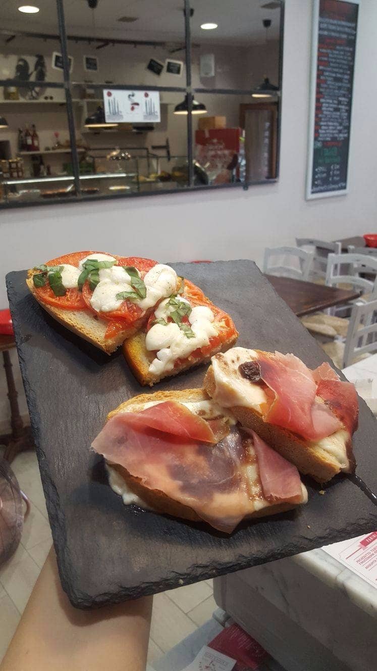 Vibrant Vinaio Atmosphere