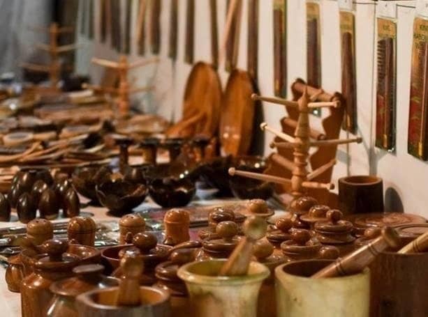 Lush Greenery & Seating