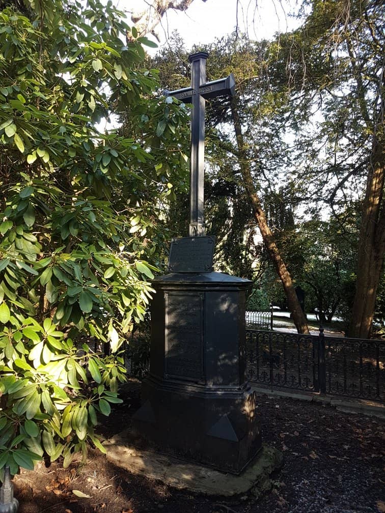 Peaceful Isted Square