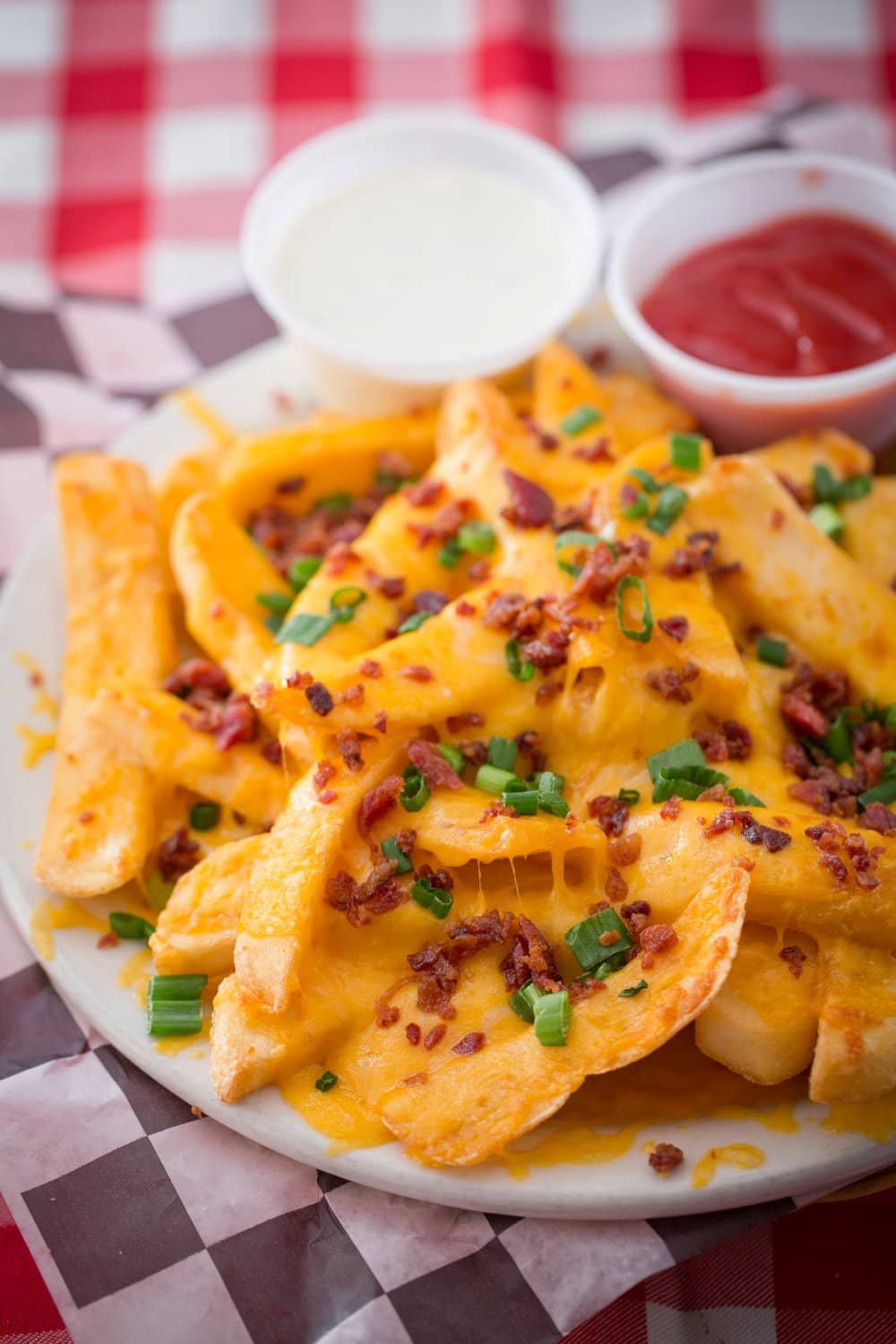 Nostalgic Atmosphere & Graffiti Walls