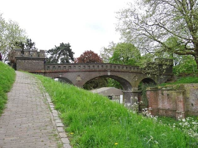 Park Benches & Coffee Spot