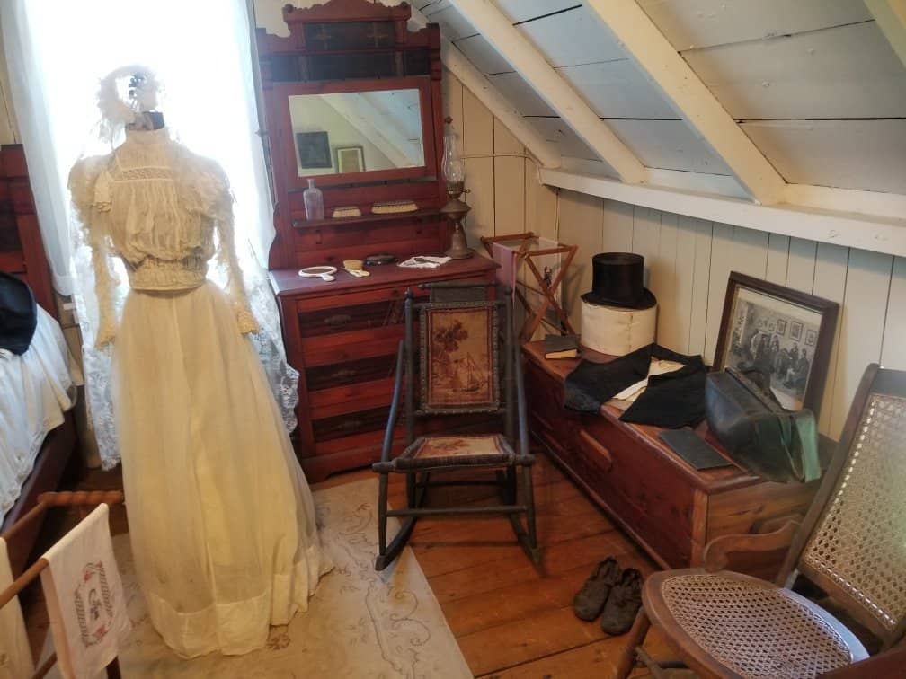 Intimate Historical Experience