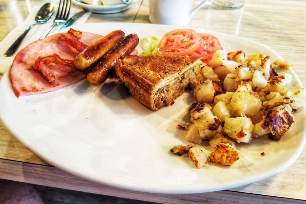 Hearty Breakfasts & Classic Canadian Eats