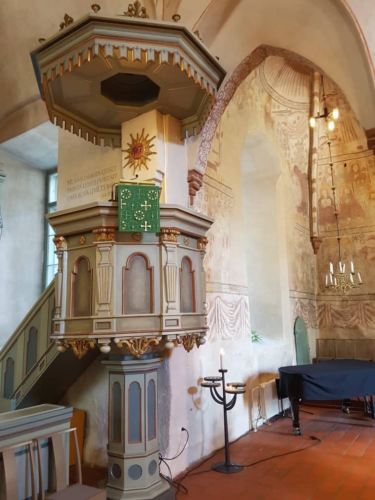 Peaceful Lakefront Setting