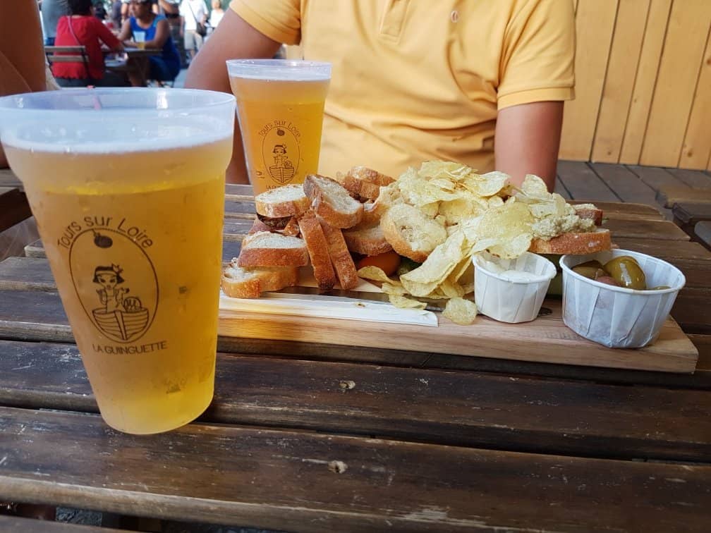 Live Music & Dancing