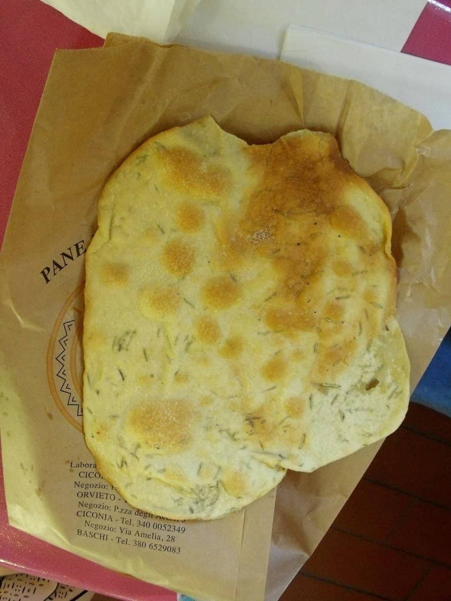 Pizza croccante al rosmarino