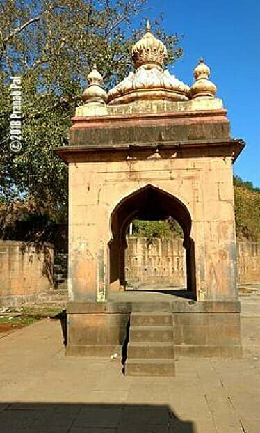 Temples of Meneshwar and Vishnu