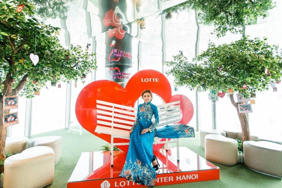 Thrilling Glass Floor Experience