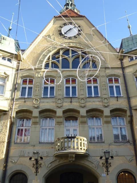 The Surrounding Square