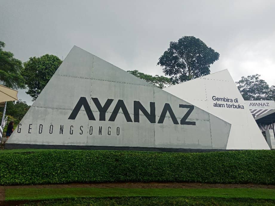 Panoramic Mountain Views