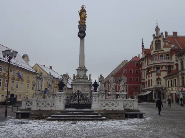 Vibrant Cafes and Restaurants