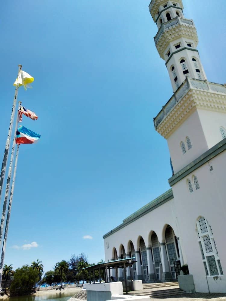 The Floating Illusion