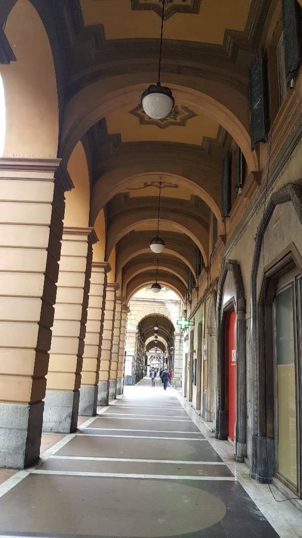 Local Cafés & Eateries