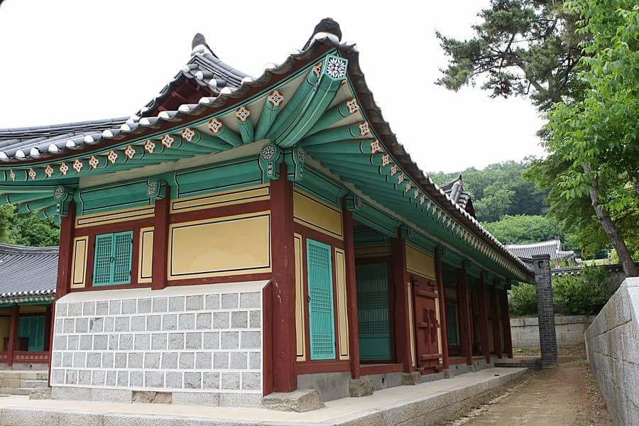 Peaceful & Nostalgic Atmosphere