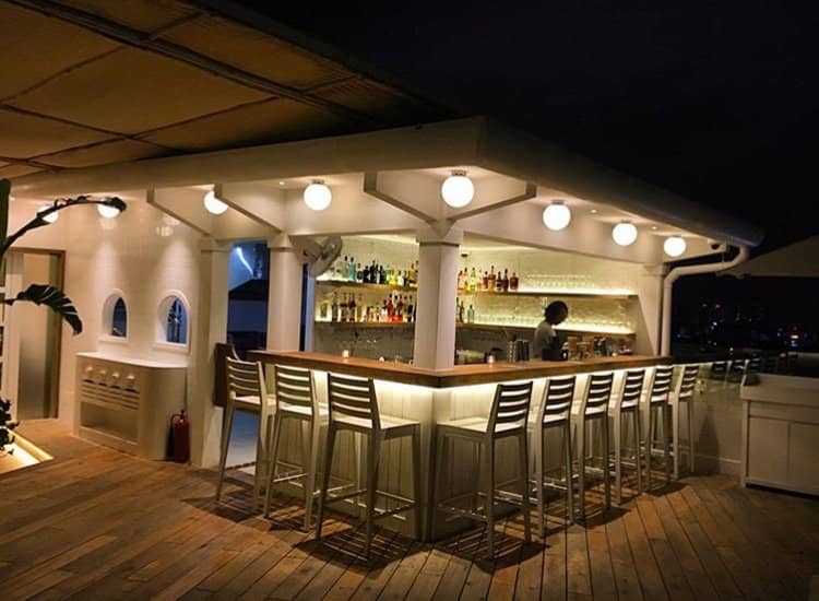 Signature Cocktails & Bites