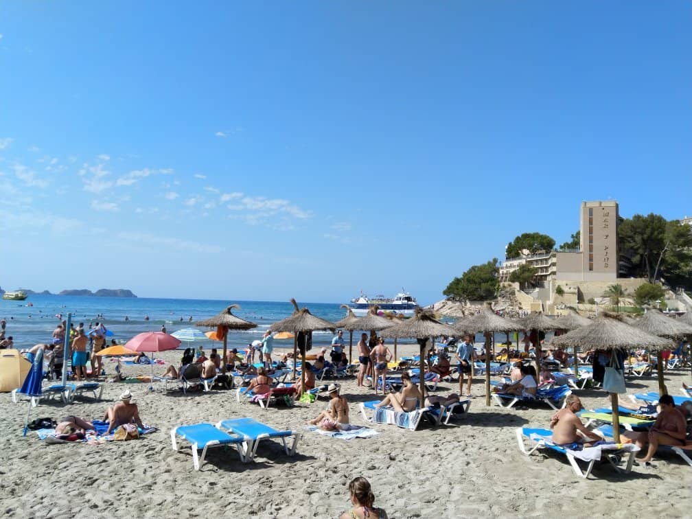 Family-Friendly Shallow Waters