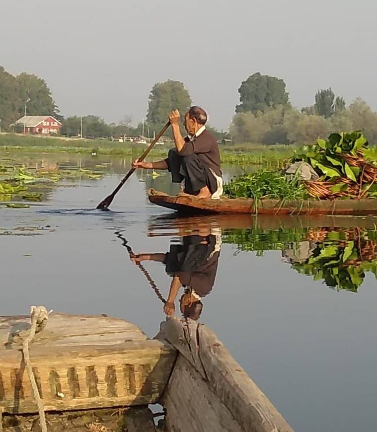 Shikara Ride Through Canals