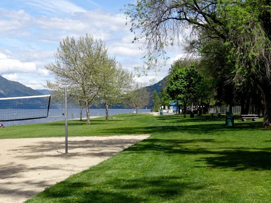 Restaurant & Rentals