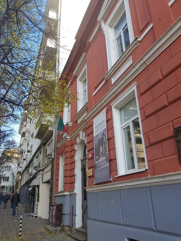 Proximity to Alexander Nevsky Cathedral