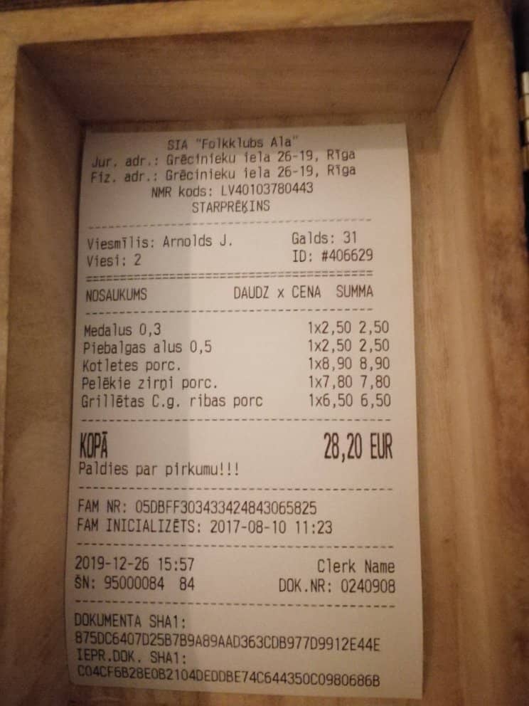 Live Music & Vibrant Atmosphere