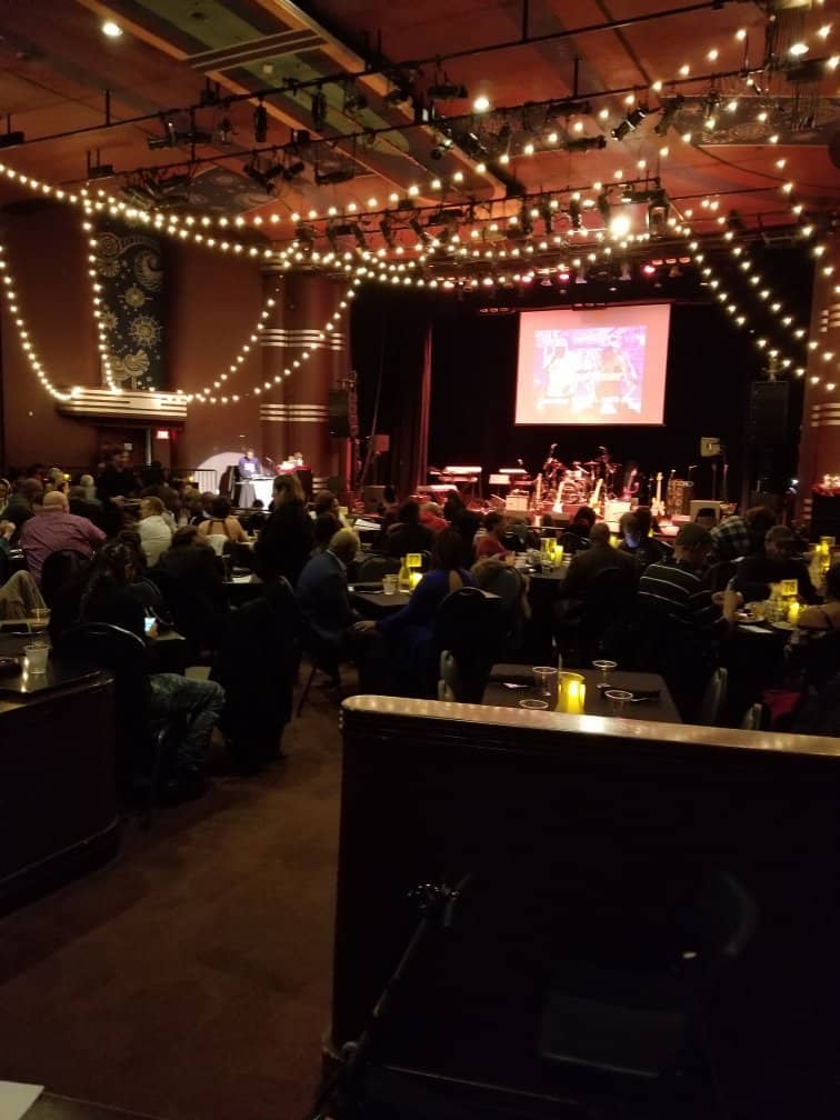 Intimate Art Deco Atmosphere