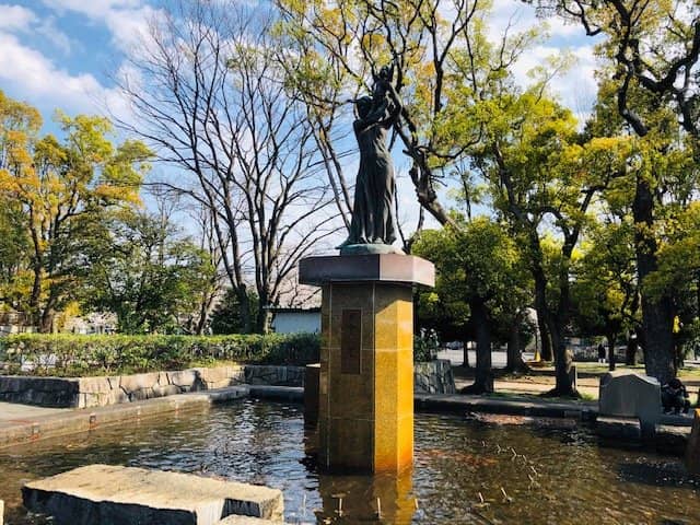 Peace Statues & Canal