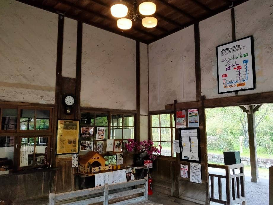 Tranquil Platform Scenery