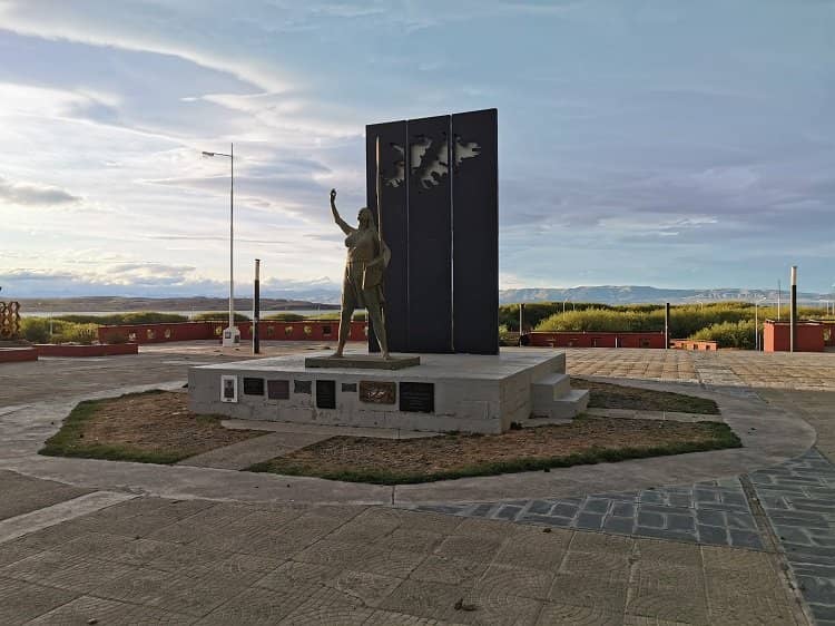 Malvinas Heroes Monument