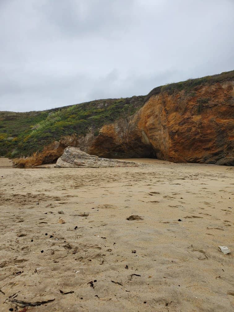 Hole-In-The-Wall Beach