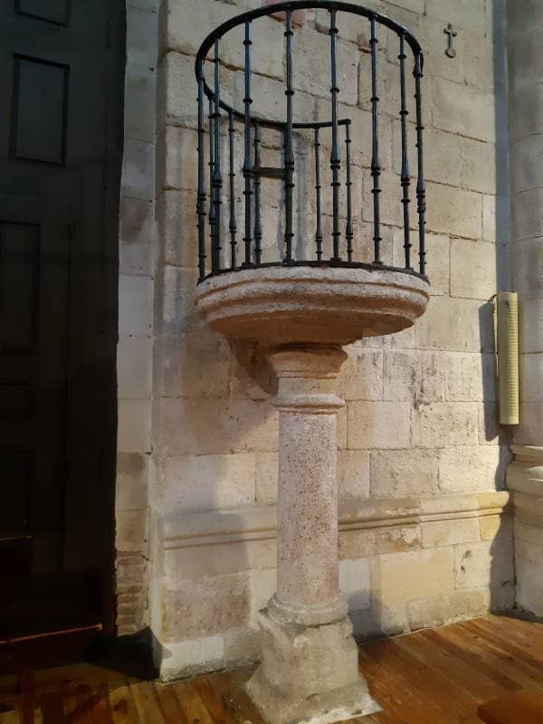 Recumbent Figure Tomb