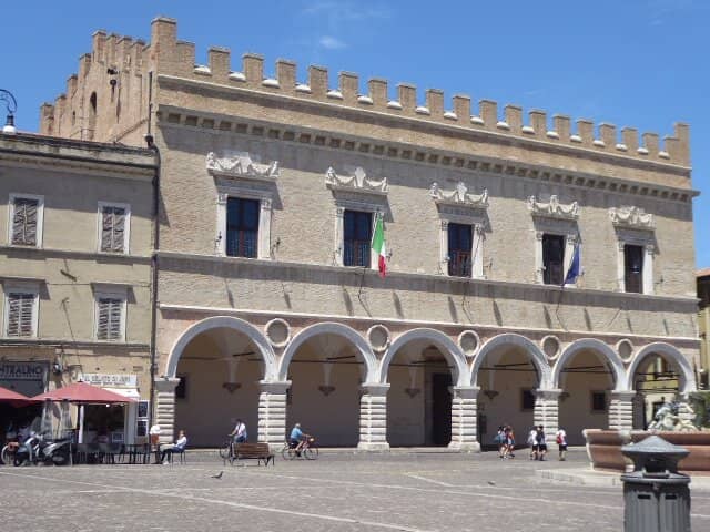 Piazza del Popolo Fountain