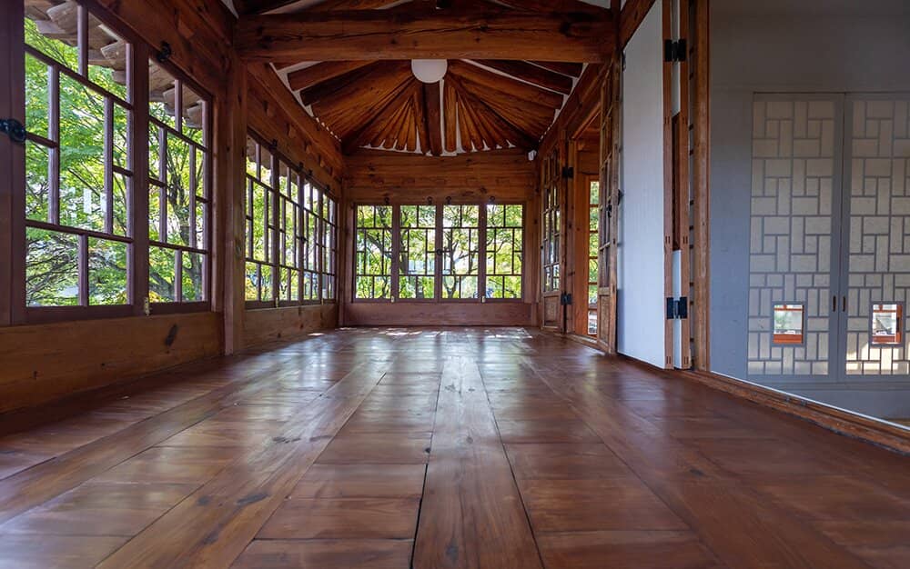 Retro 1980s Ambiance