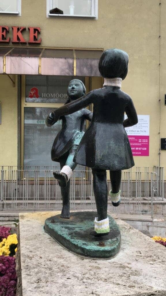 Hanfried Statue