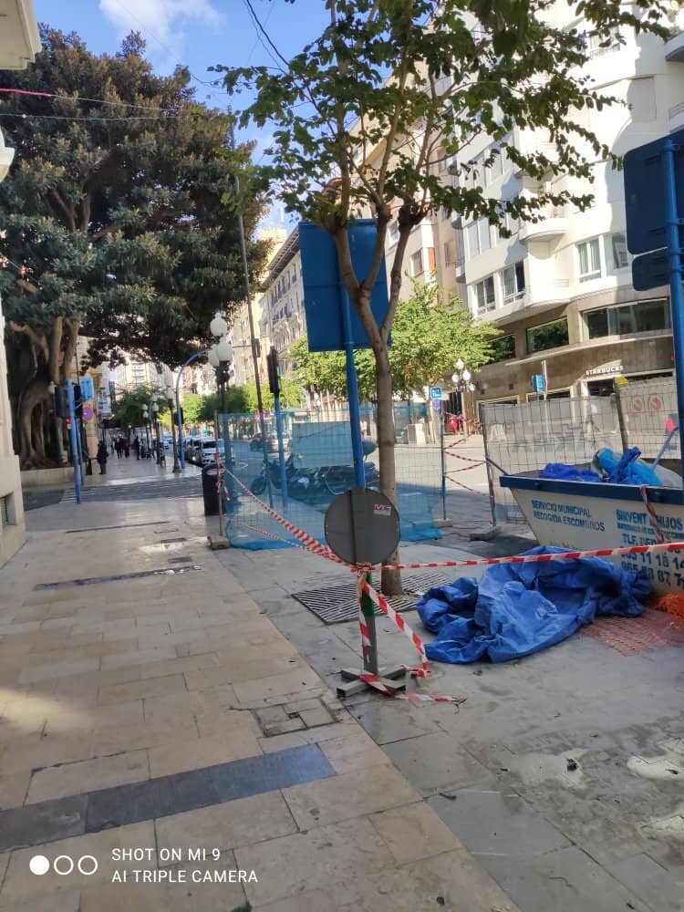 Edificio Esquerdo (La Casa del Ascensor)