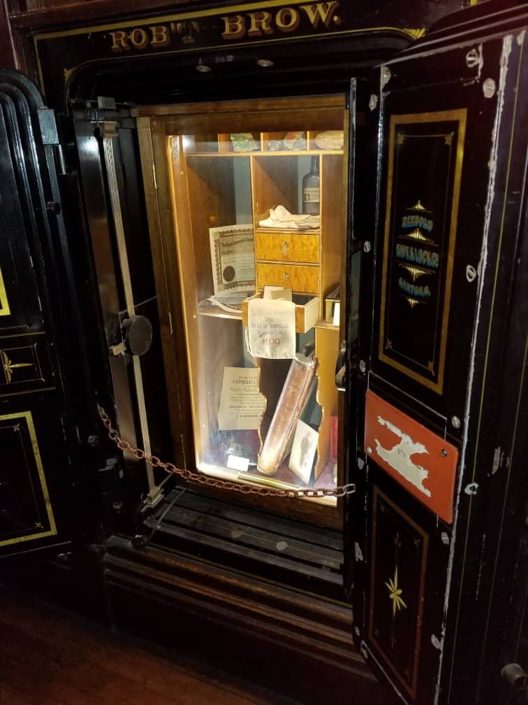 Live Music & Outdoor Dining