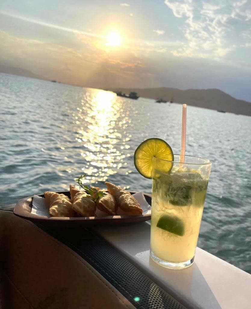 Unique Floating Bar Experience