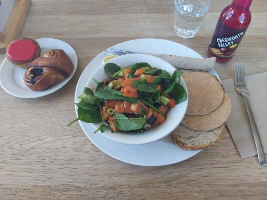 Airy Ambiance & Outdoor Seating