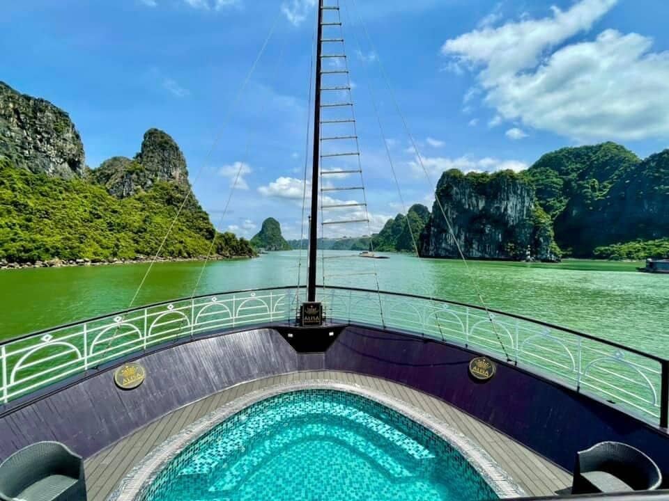 Luxurious Onboard Amenities