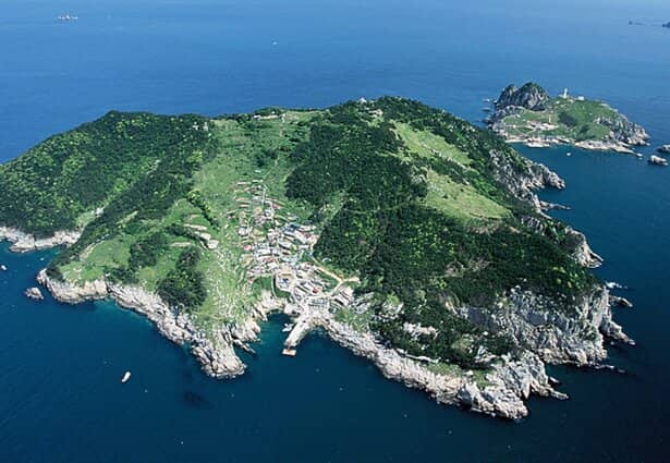 Panoramic Island Vistas