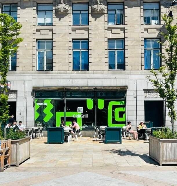 Flavorful Sauces & Customization