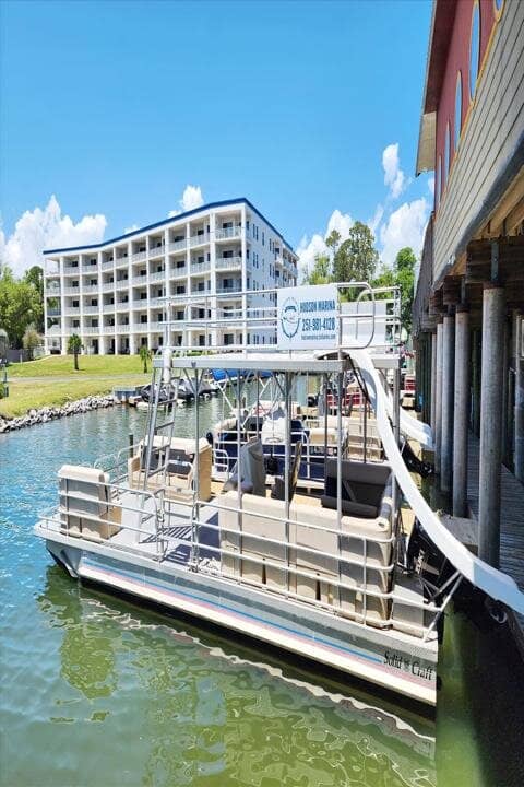 Boat Rentals & Cruises