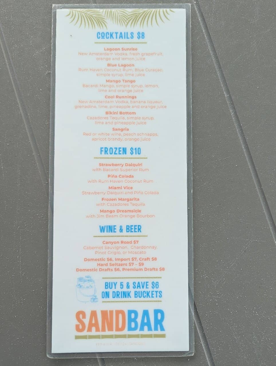 Swim-Up Bar & Concessions