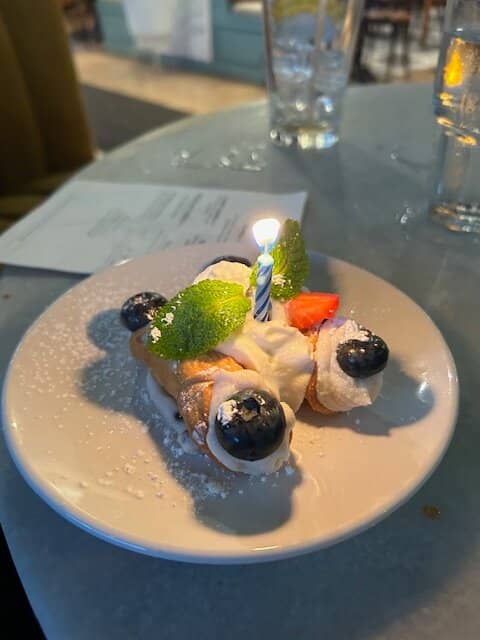 Chic, Film-Like Ambiance