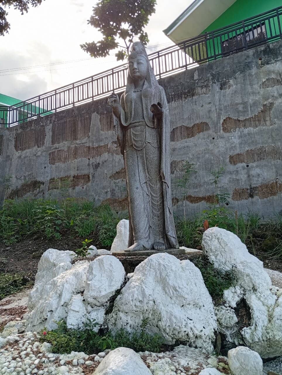 Peaceful Garden Setting