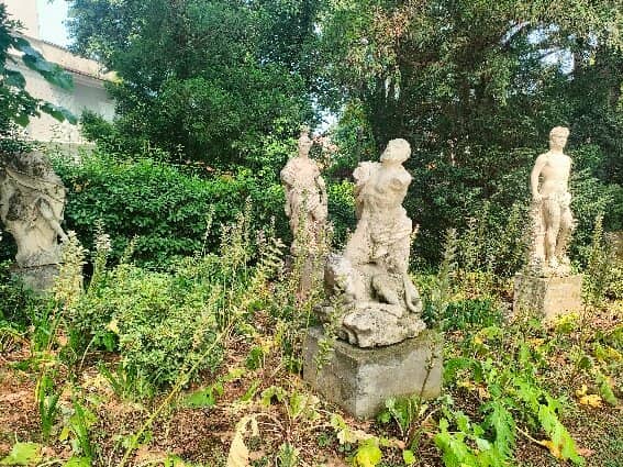 Historic Villa Ambiance