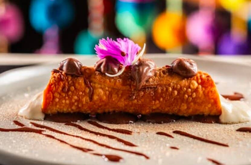 Artistic & Cozy Ambiance